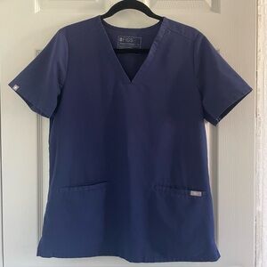 FIGS Women’s Casma Three Pocket Scrub Top (Navy) - Size Medium